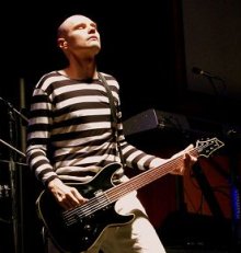 Un iluminado Billy Corgan en un concierto de Smashing Pumpkins