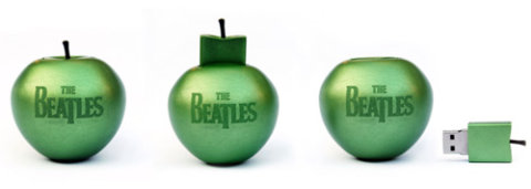 El pendrive USB con forma de manzana que contiene la discografía de The Beatles