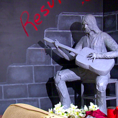 La estatua «homenaje» a Kurt Cobain